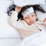 Cara mengatasi anak demam